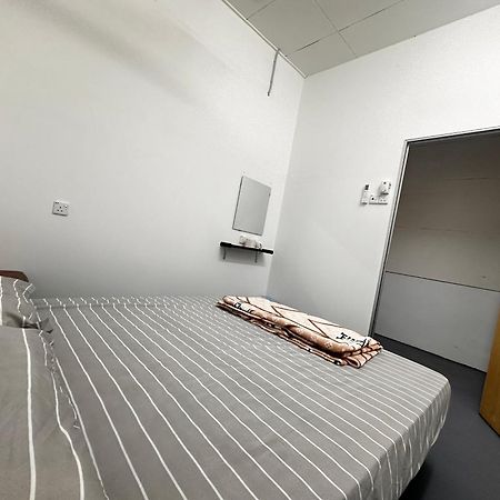 Jiaxin Dormitory - Puteri Wangsa 家馨旅舍 Ulu Tiram Ngoại thất bức ảnh