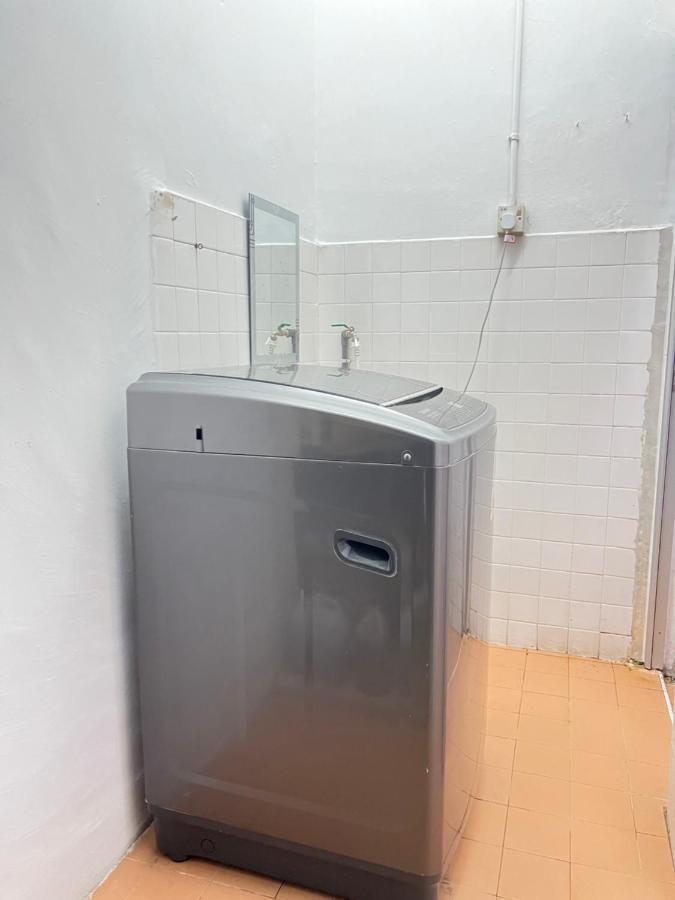 Jiaxin Dormitory - Puteri Wangsa 家馨旅舍 Ulu Tiram Ngoại thất bức ảnh