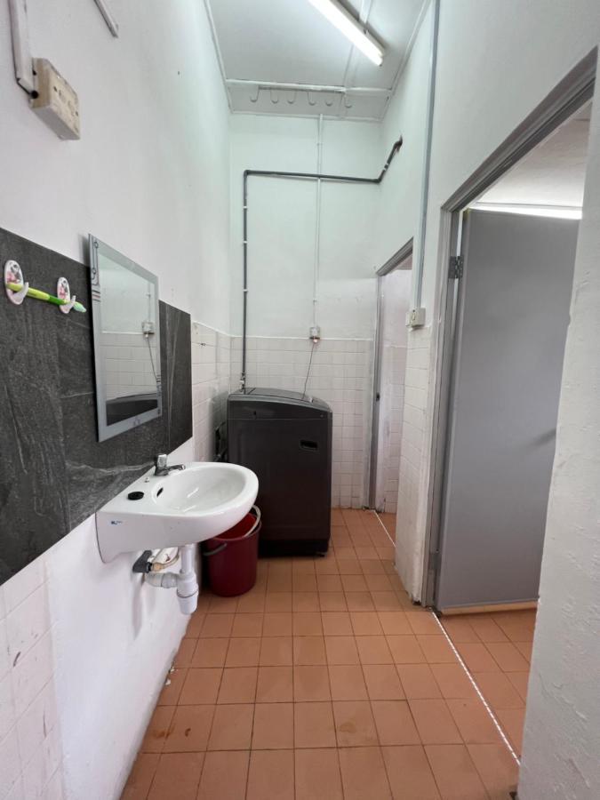 Jiaxin Dormitory - Puteri Wangsa 家馨旅舍 Ulu Tiram Ngoại thất bức ảnh